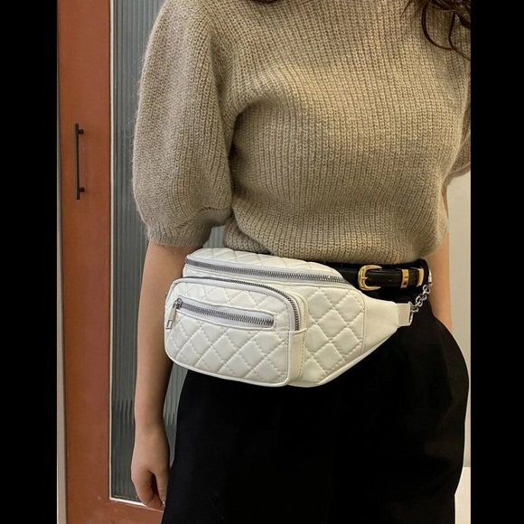 💙 Women’s Faux Leather White Quilted Medium Sized Adjustable Strap Fanny Pack - Picture 3 of 6